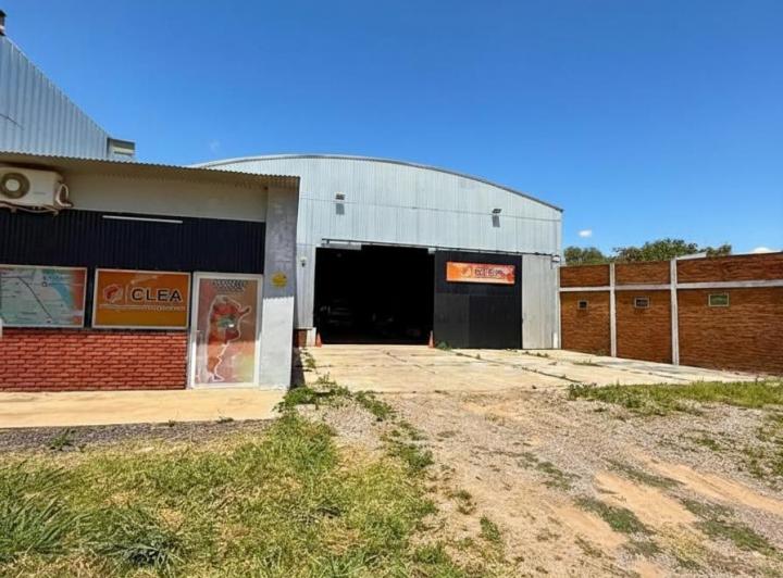 Bodega-Galpón · 1500m² · 3 Ambientes