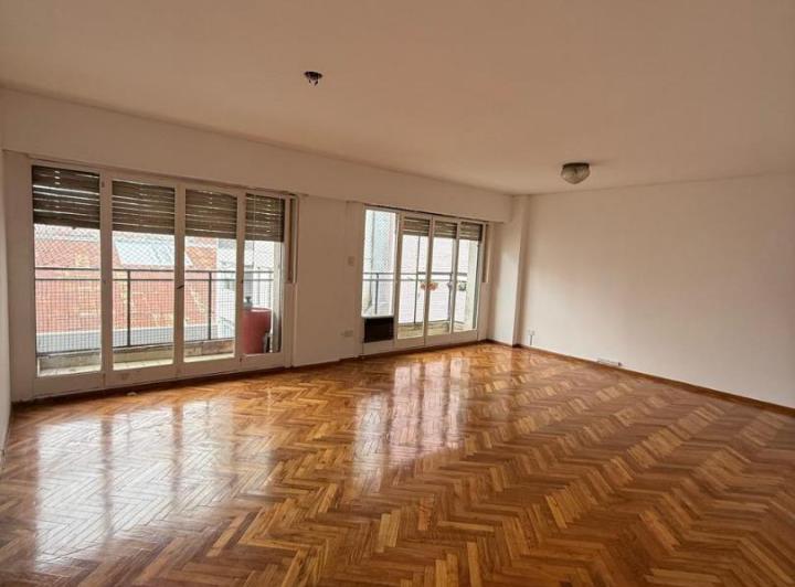 Departamento · 160m² · 5 Ambientes · 1 Cochera