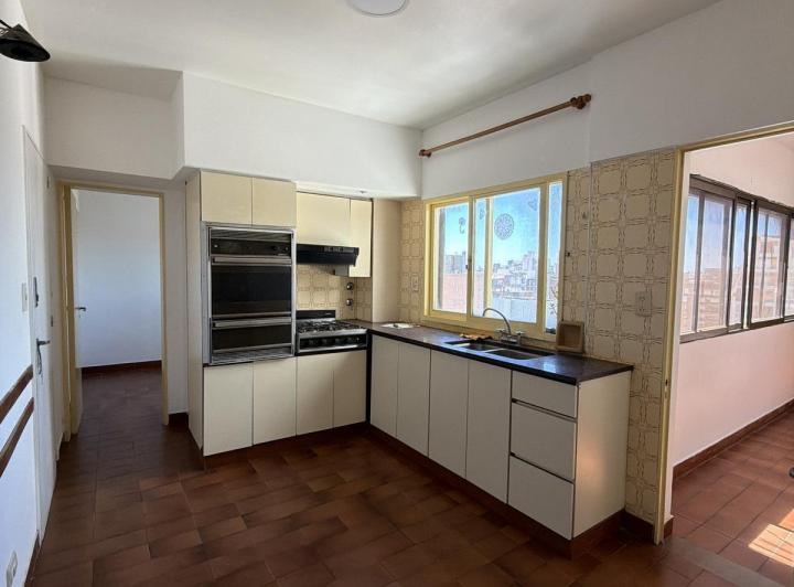 Departamento · 140m² · 5 Ambientes · 1 Cochera