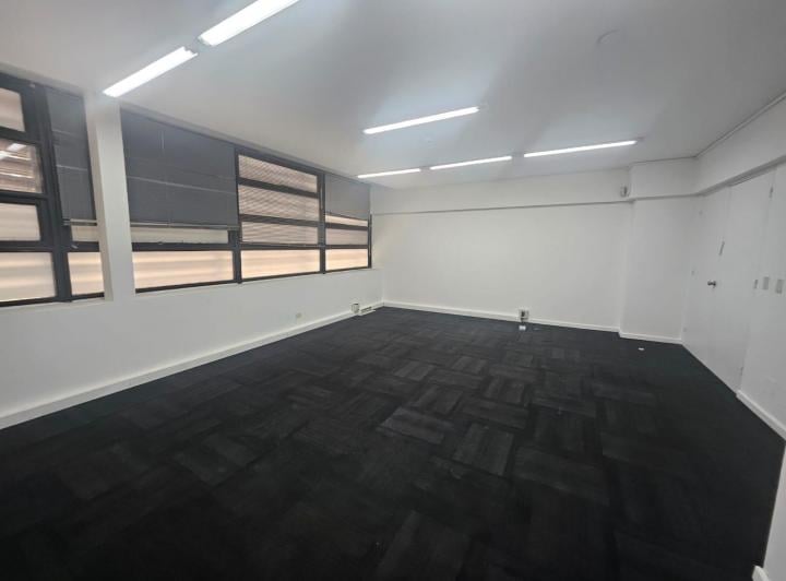 Oficina comercial · 340m² · 6 Ambientes · 4 Cocheras
