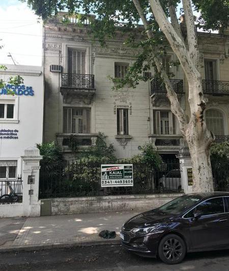 Casa · 450m² · 12 Ambientes · 2 Cocheras
