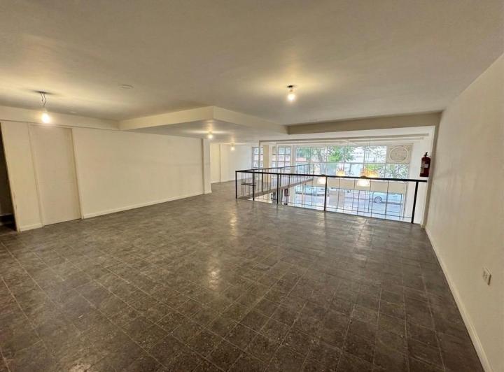 Local comercial · 221m²