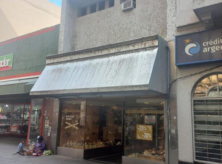 Local comercial · 196m²