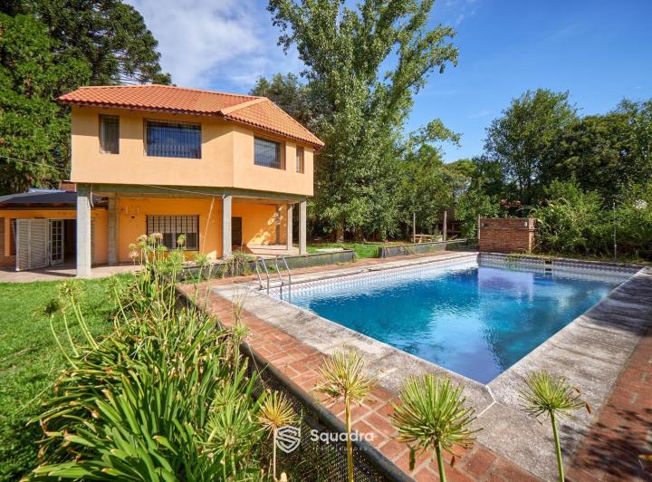 Casa · 228m² · 4 Ambientes · 2 Cocheras