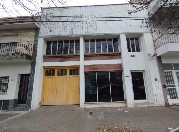 Local comercial · 374m²