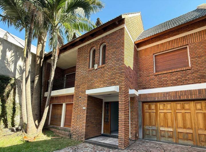 Casa · 600m² · 8 Ambientes · 7 Cocheras