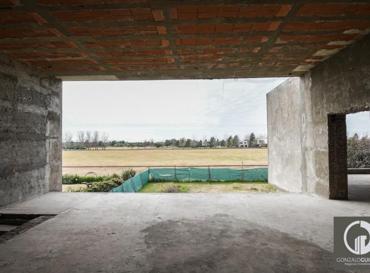 Casa · 385m² · 6 Ambientes · 2 Cocheras