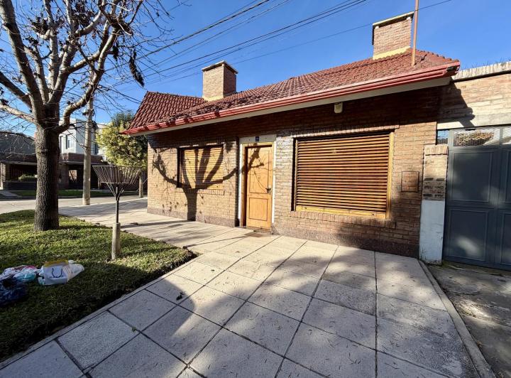 Casa · 160m² · 6 Ambientes · 1 Cochera