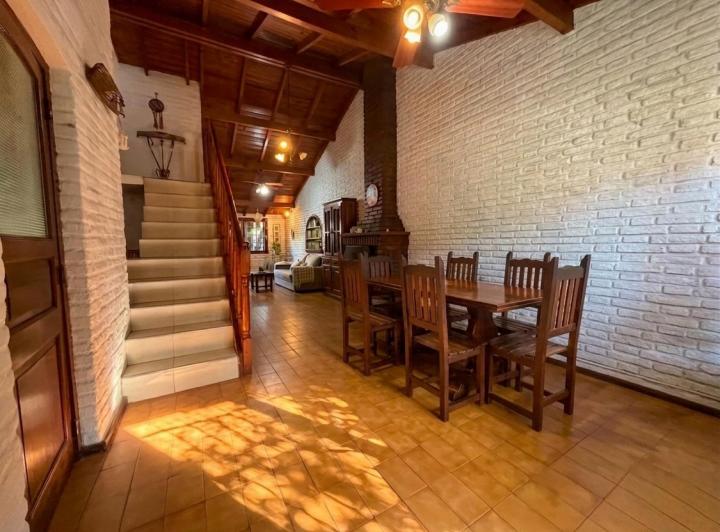 Casa · 126m² · 5 Ambientes · 2 Cocheras