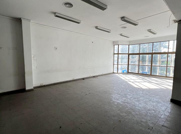 Oficina comercial · 1230m² · 13 Ambientes · 20 Cocheras