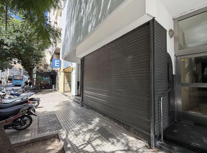 Local comercial · 232m²