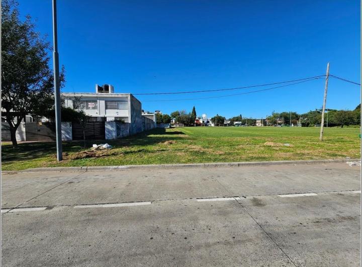 Terreno · 817m²