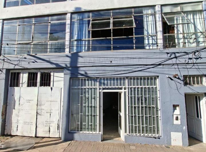 Depósito · 450m² · 8 Ambientes · 1 Cochera