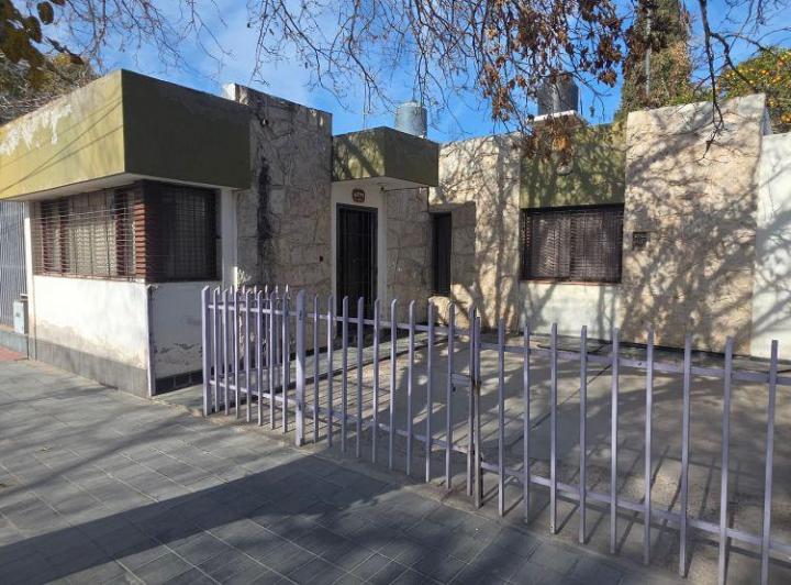Casa · 130m² · 6 Ambientes · 2 Cocheras