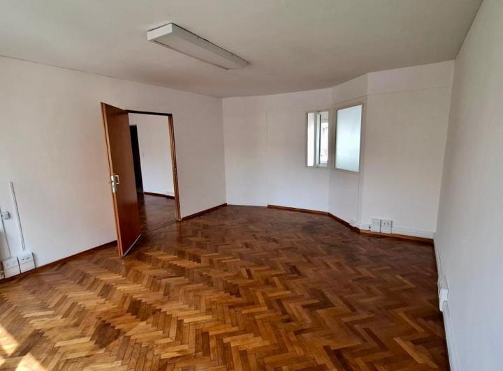 Oficina comercial · 90m² · 4 Ambientes · 1 Cochera