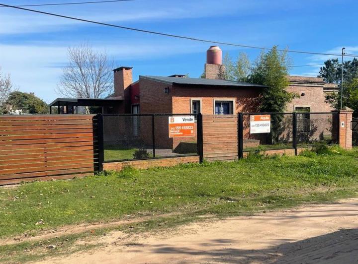 Casa · 2 Dormitorios · 1 Cochera