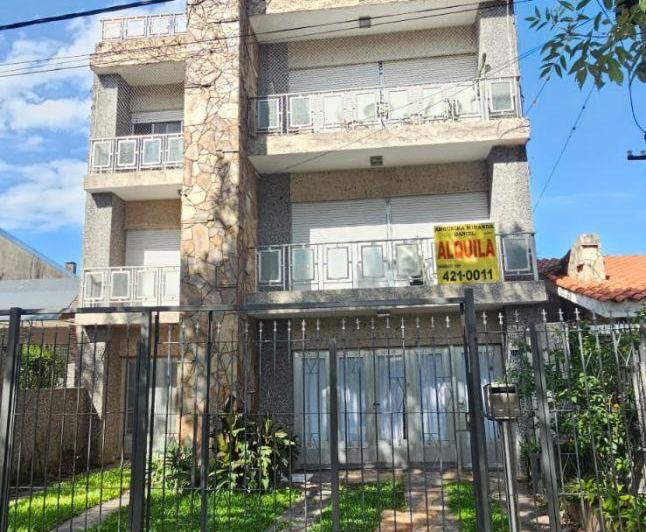 Casa · 2 Dormitorios · 1 Cochera