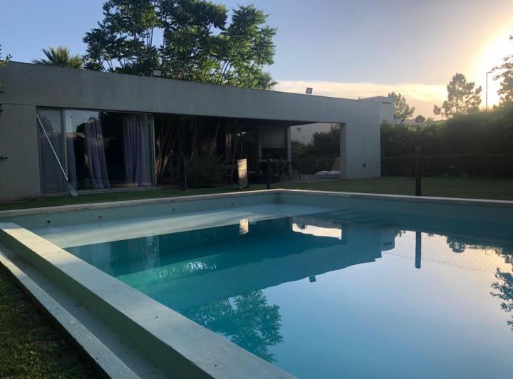 Casa · 230m² · 7 Ambientes · 2 Cocheras