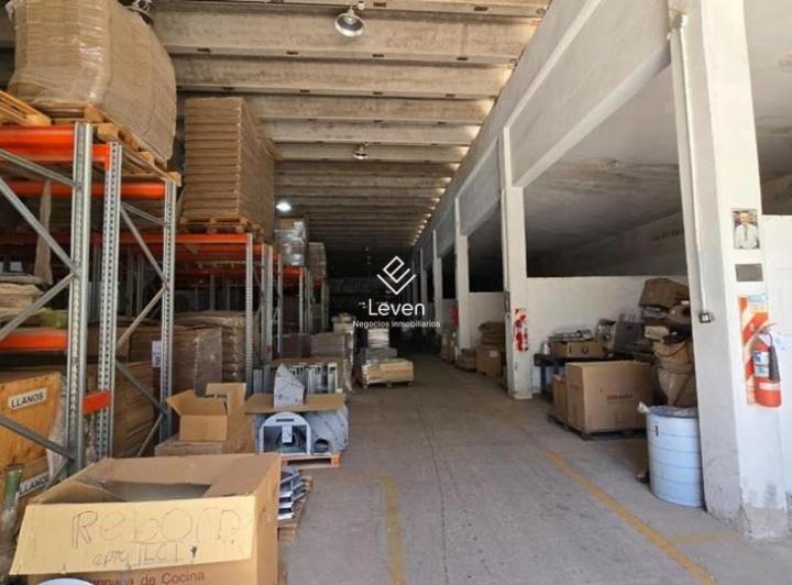 Bodega-Galpón · 902m² · 10 Ambientes