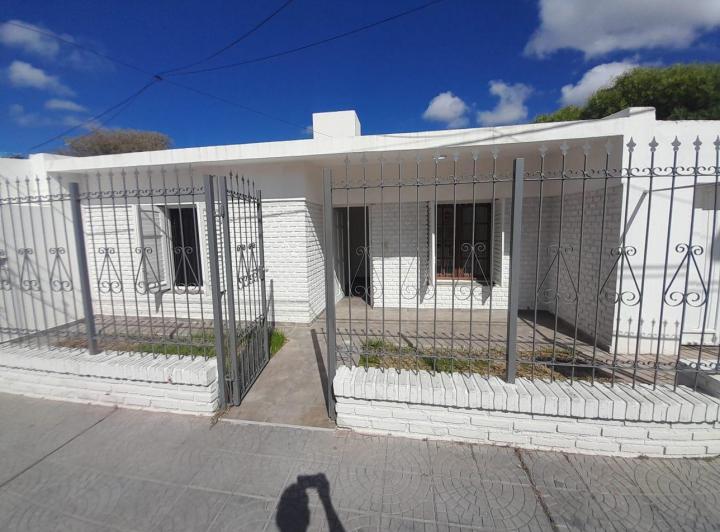 Casa · 400m² · 4 Ambientes · 1 Cochera