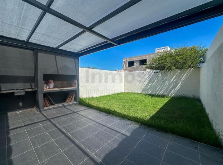 Casa · 100m² · 2 Dormitorios