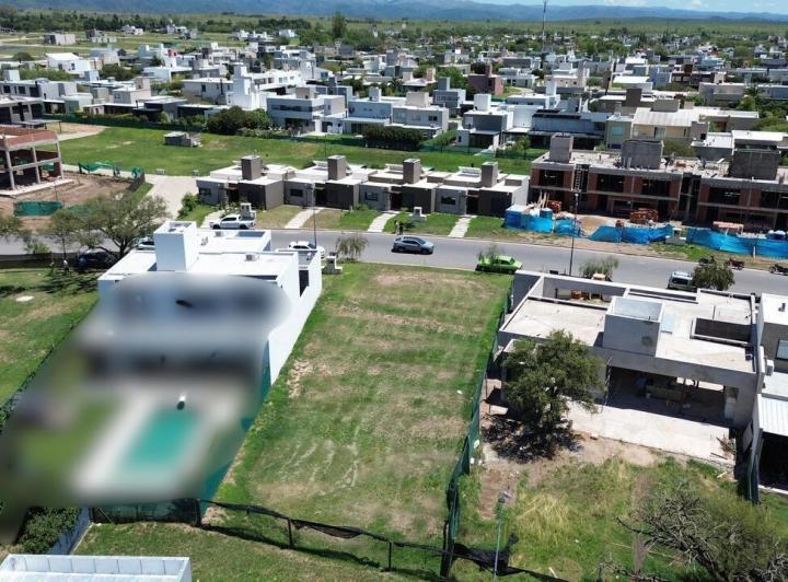 Terreno · 600m²