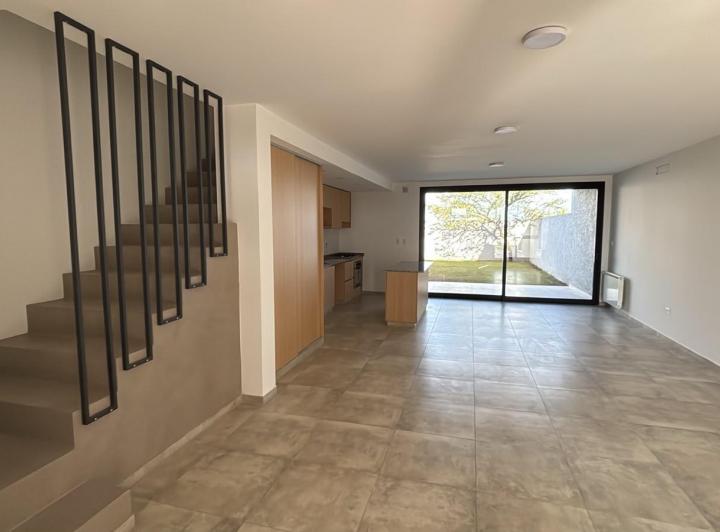 Casa · 171m² · 5 Ambientes · 2 Cocheras