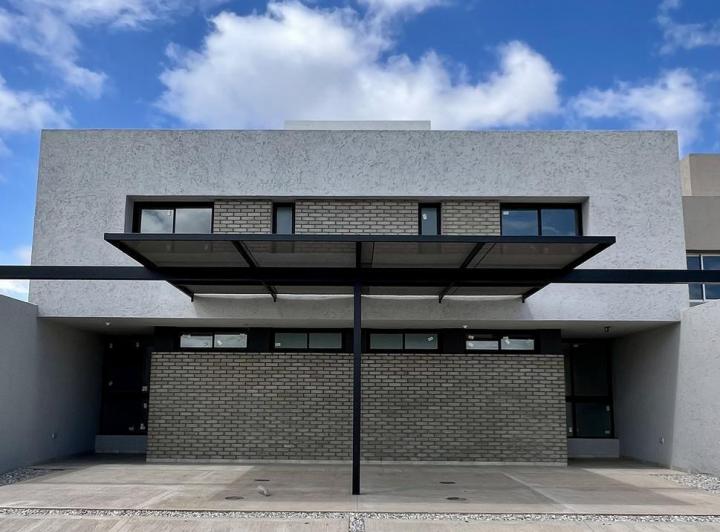 Casa · 171m² · 5 Ambientes · 2 Cocheras