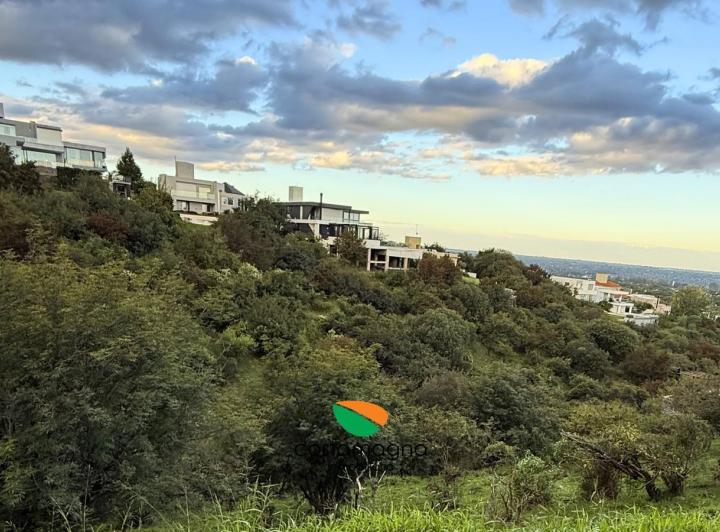 Terreno · 1050m²