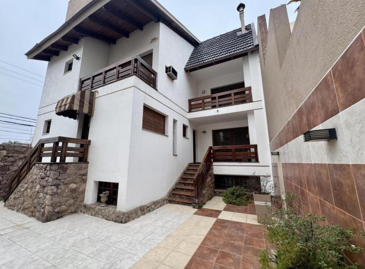 Casa · 369m² · 7 Ambientes