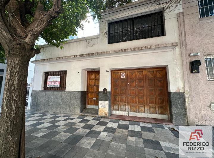 Casa · 216m² · 4 Ambientes · 1 Cochera