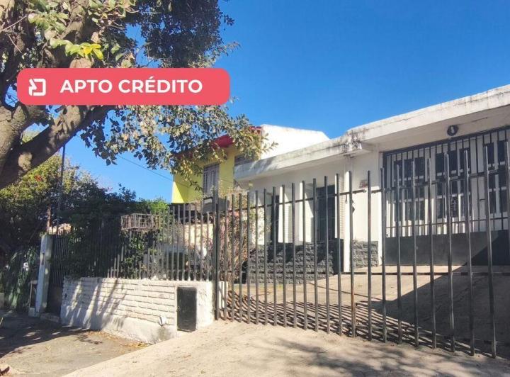 Casa · 135m² · 5 Ambientes · 2 Cocheras