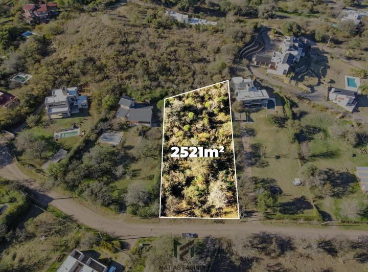 Terreno · 2521m²