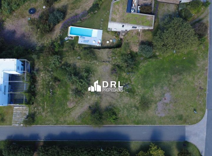 Terreno · 1300m²