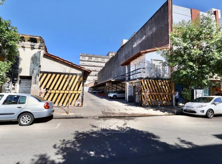 Garage · 916m²
