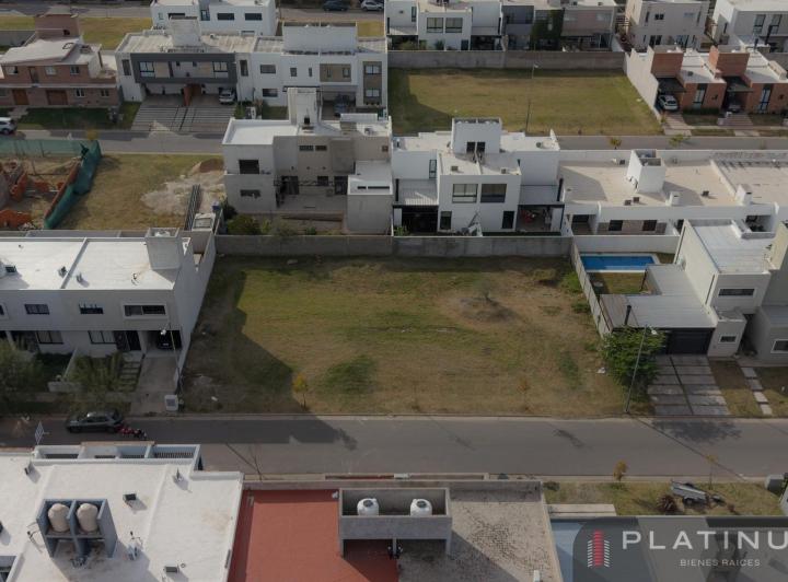 Terreno · 360m²