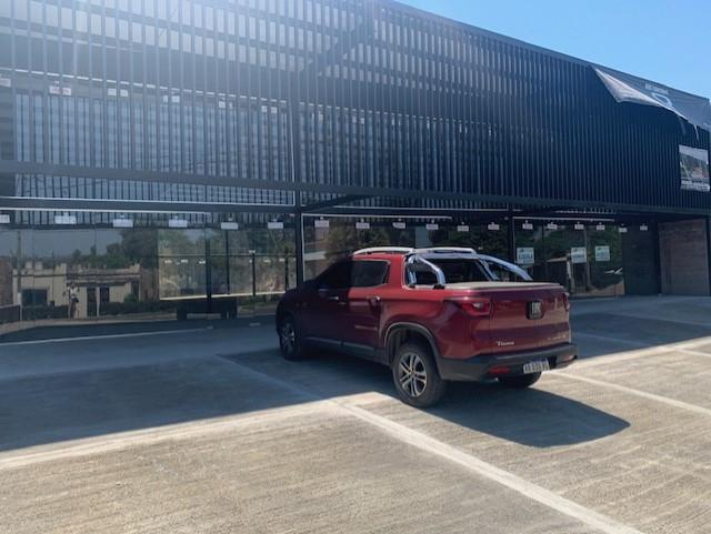Local comercial · 897m² · 6 Ambientes · 17 Cocheras