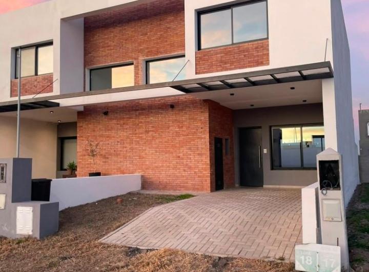 Casa · 129m² · 4 Ambientes · 1 Cochera