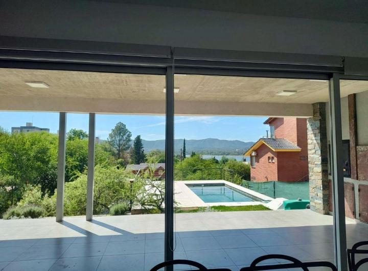 Casa · 177m² · 8 Ambientes · 2 Cocheras