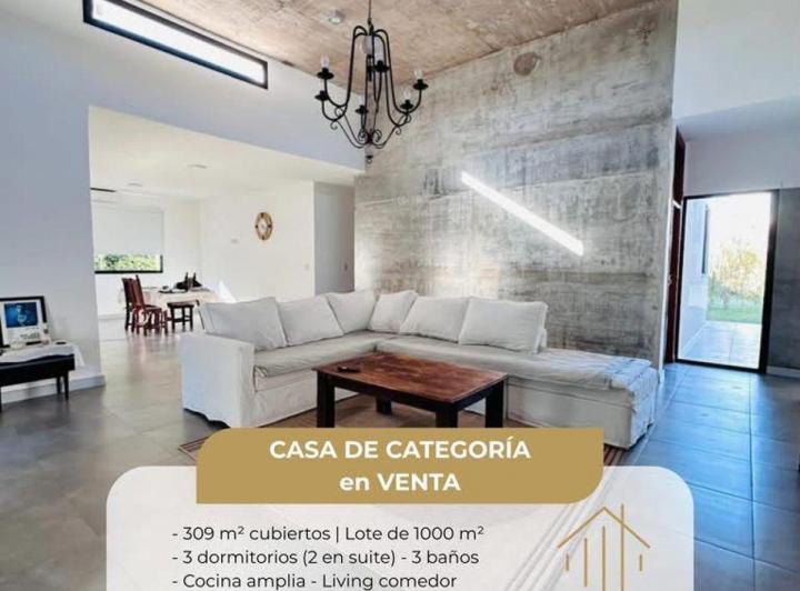 Casa · 309m² · 1 Ambiente · 2 Cocheras