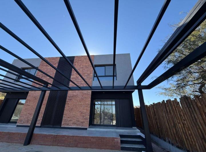 Casa · 165m² · 7 Ambientes · 1 Cochera