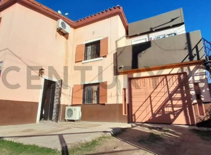 Casa · 150m² · 8 Ambientes · 1 Cochera