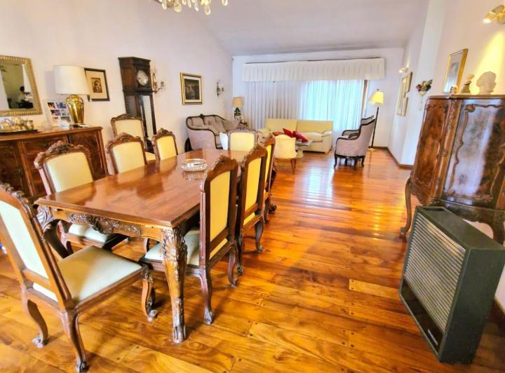 Oficina comercial · 150m² · 8 Ambientes · 3 Cocheras
