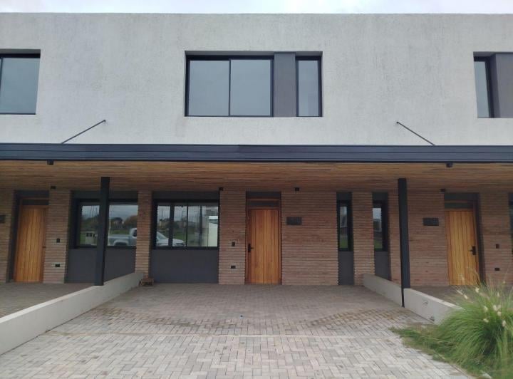 Casa · 150m² · 6 Ambientes · 2 Cocheras
