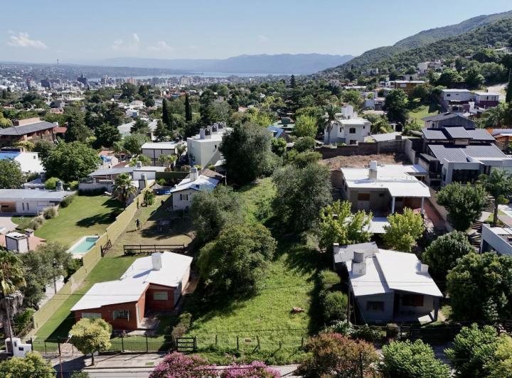 Terreno · 840m²