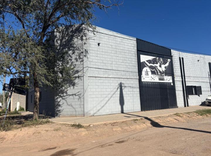 Bodega-Galpón · 220m² · 2 Ambientes