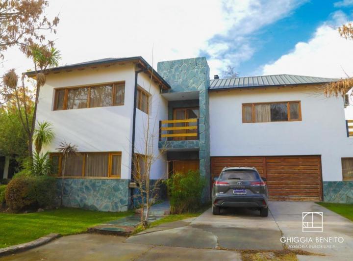Casa · 300m² · 1 Ambiente · 4 Cocheras
