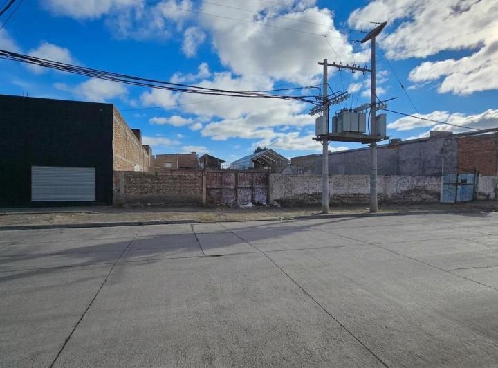 Terreno · 894m²