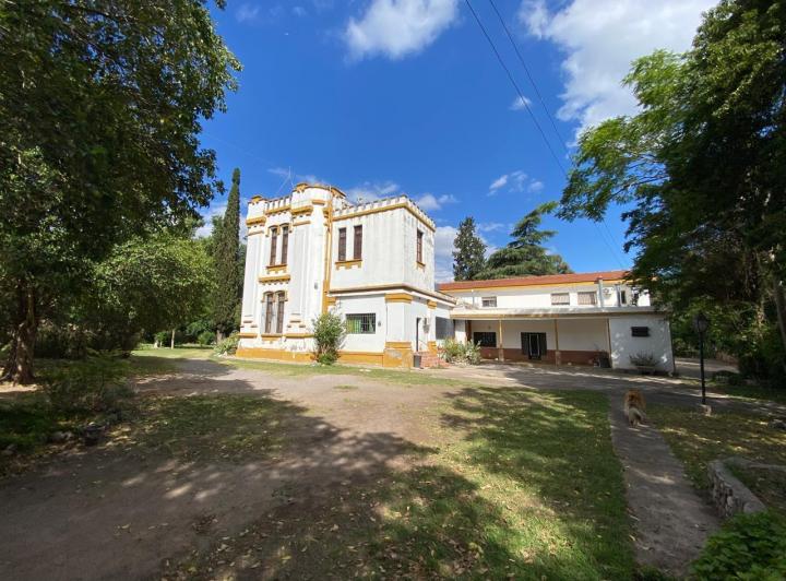 Terreno · 1300m² · 10 Ambientes