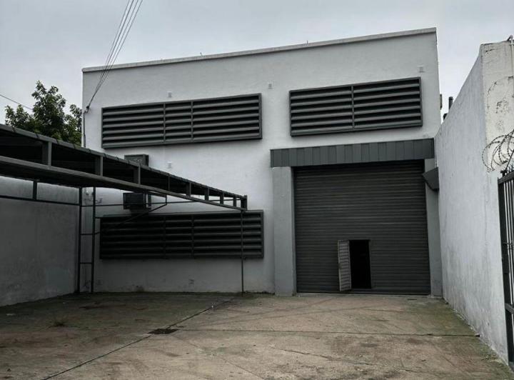 Bodega-Galpón · 415m² · 6 Ambientes · 3 Cocheras